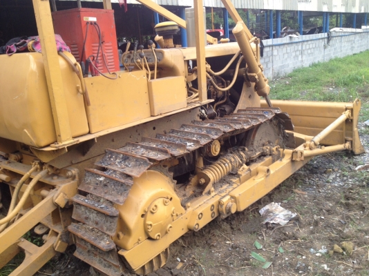 ขายรถแทรกเตอร์ ยี่ห้อcaterpillar รุ่น D6H กับ D4Dขายเหมารวม2คัน ไม่แยกขาย รถใช้งานได้ ขาย1350000บ.
