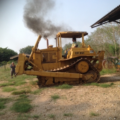ขายรถแทรกเตอร์ ยี่ห้อcaterpillar รุ่น D6H กับ D4Dขายเหมารวม2คัน ไม่แยกขาย รถใช้งานได้ ขาย1350000บ.