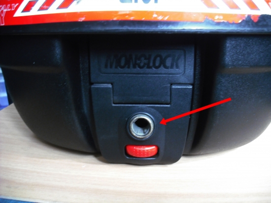 กล่องใส่ของใส่ท้ายมอเตอร์ไซด์ GIVI รุ่น E26NC 26 ลิตร