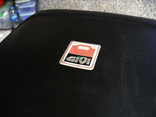 กล่องใส่ของใส่ท้ายมอเตอร์ไซด์ GIVI รุ่น E26NC 26 ลิตร กล่องใส่ของใส่ท้ายมอเตอร์ไซด์ GIVI รุ่น E26NC 26 ลิตร