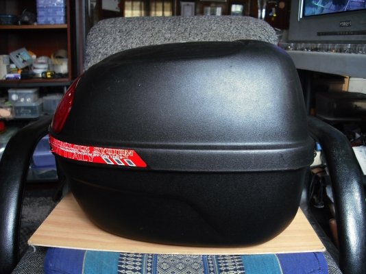 กล่องใส่ของใส่ท้ายมอเตอร์ไซด์ GIVI รุ่น E26NC 26 ลิตร