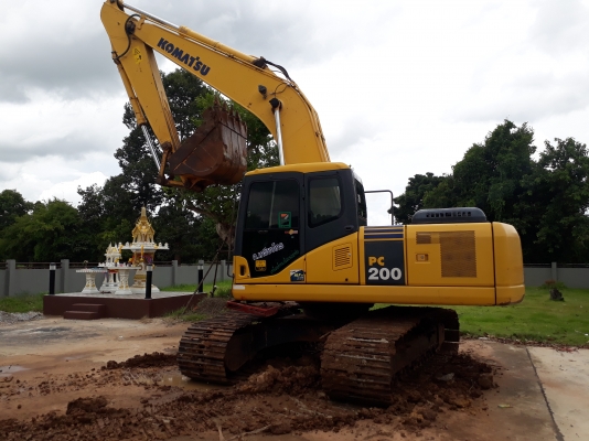 ขายด่วน KOMATSU PC200-7 สภาพสวยพร้อมใช้งาน เครื่องปั้มดีเยี่ยม เฟรมสวย บูมอามสวย ไฟฟ้าสมบูรณ์  แอร์เย็น ระบบไฮดรอลิคดีเยี่ยม เอกสารเล่มทะเบียน สนใจสอบถาม 093-0764943  0883223272 K ตั้ม