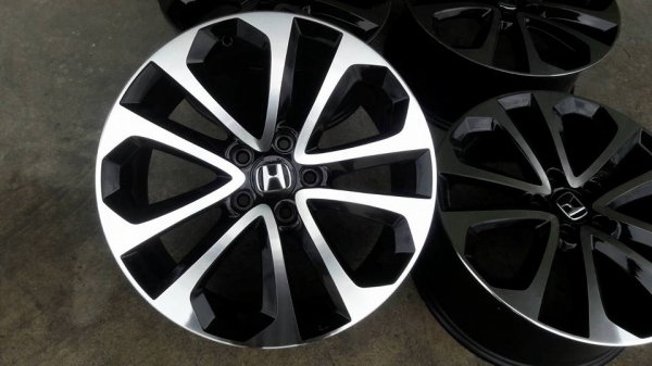 ขายล้อแม็ก accord g9 18&quot;&times;8&quot; สีดำหน้าเงา สนใจติดต่อร้าน ก.เจริญการยางครับ 081-3747940