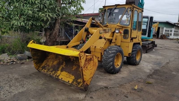 ขายด่วนรถตักเอวอ่อนWS800HLเก๋งขนาดใหญ่นำเข้ามาใหม่จากญี่ปุ่นตักยก2.5คิวยกสูง3เมตรรถขับเคลื่อน4ล้อรถนอกเพิ่งนำเข้ามายังไม่เคยใช้งานในเมืองไทยเลย