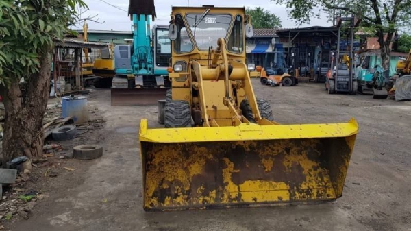 ขายด่วนรถตักเอวอ่อนWS800HLเก๋งขนาดใหญ่นำเข้ามาใหม่จากญี่ปุ่นตักยก2.5คิวยกสูง3เมตรรถขับเคลื่อน4ล้อรถนอกเพิ่งนำเข้ามายังไม่เคยใช้งานในเมืองไทยเลย