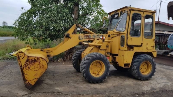 ขายด่วนรถตักเอวอ่อนWS800HLเก๋งขนาดใหญ่นำเข้ามาใหม่จากญี่ปุ่นตักยก2.5คิวยกสูง3เมตรรถขับเคลื่อน4ล้อรถนอกเพิ่งนำเข้ามายังไม่เคยใช้งานในเมืองไทยเลย