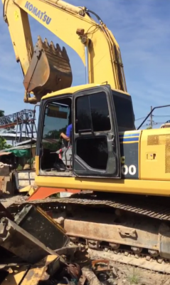ขาย 1,295,000 KOMATSU pc 200-7 ไฟฟ้าครบ เครื่องดี ปั้มแรง เอวแน่น ช่วงล่างเต็ม เอกสารอินวอยทร์ รถอยู่ ปทุมธานี 090-772-3710 090-772-3708