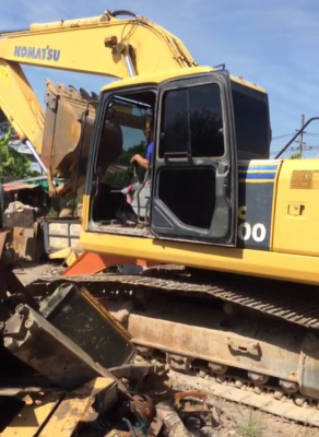 ขาย 1,295,000 KOMATSU pc 200-7 ไฟฟ้าครบ เครื่องดี ปั้มแรง เอวแน่น ช่วงล่างเต็ม เอกสารอินวอยทร์ รถอยู่ ปทุมธานี 090-772-3710 090-772-3708