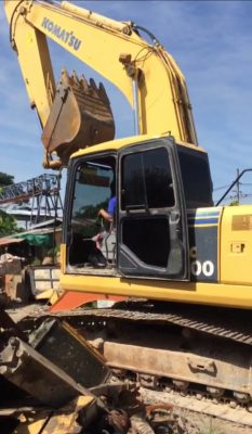 ขาย 1,295,000 KOMATSU pc 200-7 ไฟฟ้าครบ เครื่องดี ปั้มแรง เอวแน่น ช่วงล่างเต็ม เอกสารอินวอยทร์ รถอยู่ ปทุมธานี 090-772-3710 090-772-3708