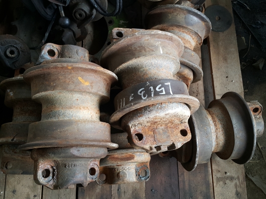 โรลเลอร์รถแบคโฮ KOMATSU 120 รุ่น 2 ของเก่านอก ของแท้จากญี่ปุ่น พึ่งนำเข้ามายังไม่เคยใช้งานในไทย สภาพดี ลูกละ 1700 บาท
