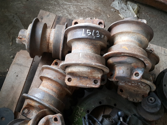 โรลเลอร์รถแบคโฮ KOMATSU 120 รุ่น 2 ของเก่านอก ของแท้จากญี่ปุ่น พึ่งนำเข้ามายังไม่เคยใช้งานในไทย สภาพดี ลูกละ 1700 บาท
