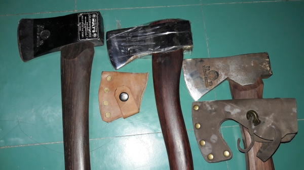 ขายขวานเสือชุด3แบบ ขนาด1 1/4ปอน HULT&#039;S CELEBRATED AXES. MADE IN SWEDEN.