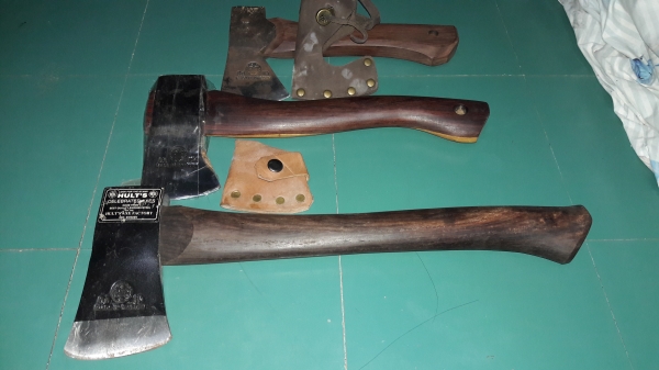 ขายขวานเสือชุด3แบบ ขนาด1 1/4ปอน HULT&#039;S CELEBRATED AXES. MADE IN SWEDEN.