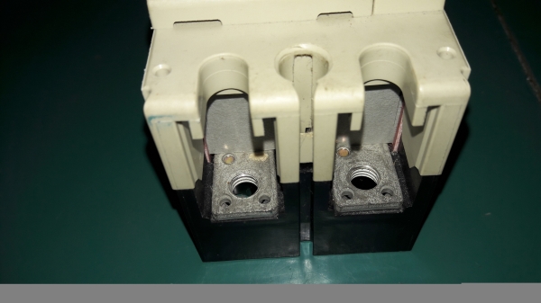 ขาย BREAKER MITSUBISHI MODEL NF125-CW 100A POLE 2P 50HZ