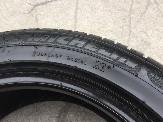 ยาง MICHELIN 185-55-15 ปี 16 ครบชุด 4 เส้น 3500 สภาพสวยๆไม่บวมไม่กินข้าง ดอกยางเหลือเยอะเอาไปวิ่งกันใด้อีกยาวค่ะ ยาง MICHELIN 185-55-15 ปี 16 ครบชุด 4 เส้น 3500 สภาพสวยๆไม่บวมไม่กินข้าง ดอกยางเหลือเยอะเอาไปวิ่งกันใด้อีกยาวค่ะ