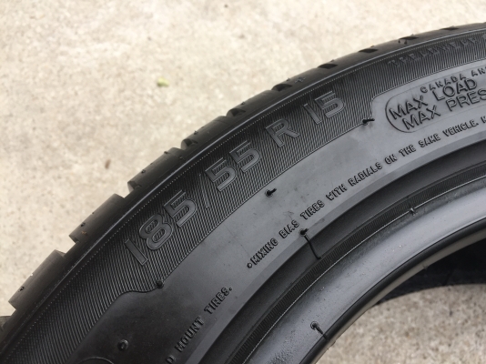 ยาง MICHELIN 185-55-15 ปี 16 ครบชุด 4 เส้น 3500 สภาพสวยๆไม่บวมไม่กินข้าง ดอกยางเหลือเยอะเอาไปวิ่งกันใด้อีกยาวค่ะ ยาง MICHELIN 185-55-15 ปี 16 ครบชุด 4 เส้น 3500 สภาพสวยๆไม่บวมไม่กินข้าง ดอกยางเหลือเยอะเอาไปวิ่งกันใด้อีกยาวค่ะ