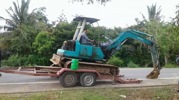 แบคโฮโคมัสสุ PC40-5 แบคโฮโคมัสสุ PC40-5