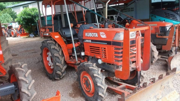 ขายรถไถ KUBOTA L2605 พร้อมดันหน้าและผานพรวน เครื่องดีเกียร์ดีไฮดรอลิกดี ราคา 155,000   สนใจโทรคุยกันก่อนได้ครับ ราคาต่อรองกันได้ครับ  มีรถขนส่งบริการทั่วไทย ร้านสามย่านแทรคเตอร์ ถ.สุขุมวิท ต.ทางเกวียน  อ.แกลง จ.ระยอง โทร 0818618678 ,0897489639,0899347475 ขายรถไถ KUBOTA L2605 พร้อมดันหน้าและผานพรวน เครื่องดีเกียร์ดีไฮดรอลิกดี ราคา 155,000   สนใจโทรคุยกันก่อนได้ครับ ราคาต่อรองกันได้ครับ  มีรถขนส่งบริการทั่วไทย ร้านสามย่านแทรคเตอร์ ถ.สุขุมวิท ต.ทางเกวียน  อ.แกลง จ.ระยอง โทร 0818618678 ,0897489639,0899347475