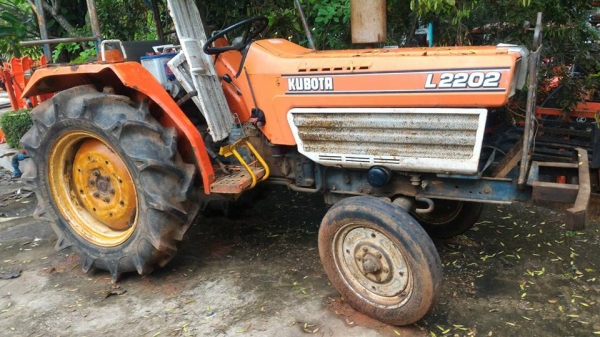 ขายรถไถ KUBOTA L2202 ราคา 55,000   สนใจโทรคุยกันก่อนได้ครับ ราคาต่อรองกันได้ครับ  มีรถขนส่งบริการทั่วไทย ร้านสามย่านแทรคเตอร์ ถ.สุขุมวิท ต.ทางเกวียน  อ.แกลง จ.ระยอง โทร 0818618678 ,0897489639,0899347475 id line=0818618678 id line=0897489639