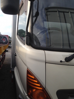 ขายหกล้อตู้แห้ง 3 บาน HINO FC4J เครื่อง JO5C 145 แรง จดทะเบียนปี 2546