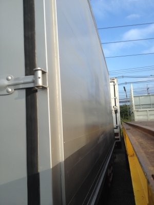 ขายหกล้อตู้แห้ง 3 บาน HINO FC4J เครื่อง JO5C 145 แรง จดทะเบียนปี 2546