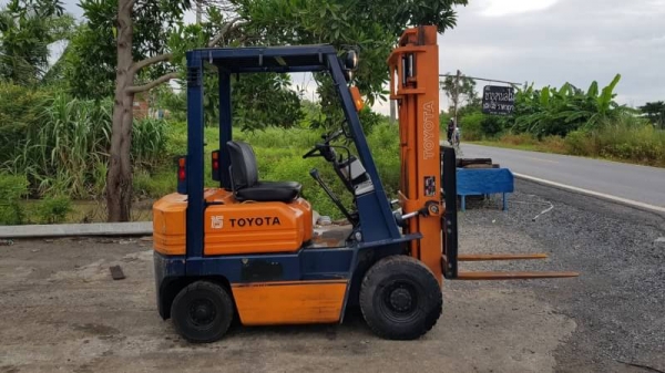 ขายด่วนรถยก TOYOTAชั่วโม่งทำงานน้อย 5FG15ยก1.5ตันเสาสูง3เมตรรถนอกนำเข้ายังไม่เคยใช้งานในเมืองไทยเลย