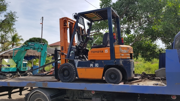 ขายด่วนรถยก TOYOTAชั่วโม่งทำงานน้อย 5FG15ยก1.5ตันเสาสูง3เมตรรถนอกนำเข้ายังไม่เคยใช้งานในเมืองไทยเลย