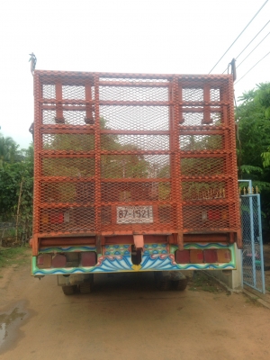 รถหกล้อหัวยาว ท้ายลาดสำหรับขนรถเกี่ยว รถหกล้อหัวยาว ท้ายลาดสำหรับขนรถเกี่ยว
