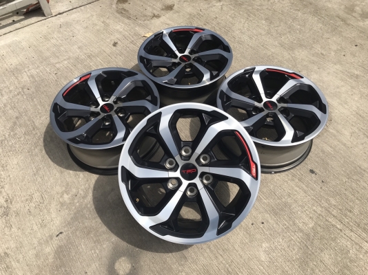 แม็กป้ายแดง TOYOTA REVO TRD ขอบ 17