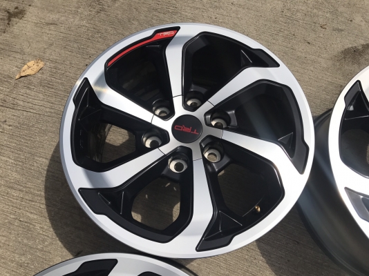 แม็กป้ายแดง TOYOTA REVO TRD ขอบ 17