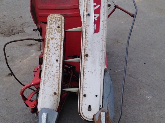 ขายรถเกี่ยวข้าว มัดคอรวง ยี่ห้อ YANMAR รุ่น 2 ล้อ ทำงานง่าย คล่องตัว