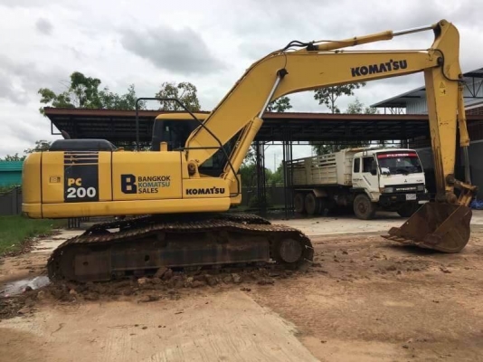 ขายด่วน 1,385,000 บาท KOMATSU PC 200-7 ชั่วโมงงาน 11,5xx ช.ม.รถสวยสุดยอดเร็ว ทำงานไม่โหลด เครื่องดี ปั้มแรง โช่หนา เอวแน่น ไฟฟ้าครบ (เอกสารเล่มทะเบียน)  รถอยู่ จ.ขอนแก่น โทร&amp;ไอดีไลน์ 0610710295