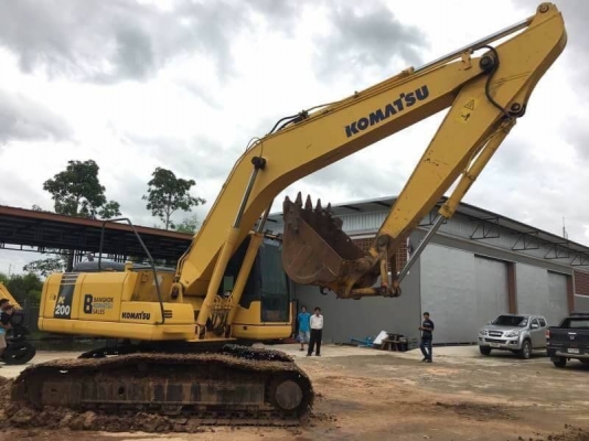 ขายด่วน 1,385,000 บาท KOMATSU PC 200-7 ชั่วโมงงาน 11,5xx ช.ม.รถสวยสุดยอดเร็ว ทำงานไม่โหลด เครื่องดี ปั้มแรง โช่หนา เอวแน่น ไฟฟ้าครบ (เอกสารเล่มทะเบียน)  รถอยู่ จ.ขอนแก่น โทร&amp;ไอดีไลน์ 0610710295