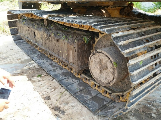 ขาย 275,000 บาท KOMATSU PC 100-3 เครื่องดี ปั้มแรง โซ่ใหม่ เอวแน่นเอกสารชื้อขาย  รถอยู่ จ.สุรินทร์ โทร 093-3376797 อ๊อฟ 101 ไอดีไลน์ ja5657