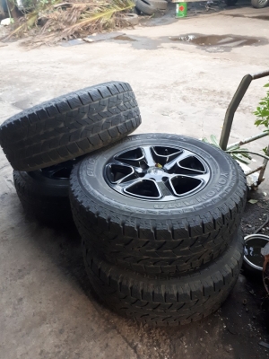 ขายล้อแม็คติดรถ Ford Renger  275/65 - 17 พร้อมยาง YOKOHAMA เดิมๆ ใช้น้อยครับ