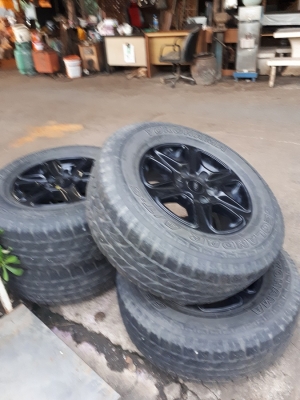 ขายล้อแม็คติดรถ Ford Renger  275/65 - 17 พร้อมยาง YOKOHAMA เดิมๆ ใช้น้อยครับ