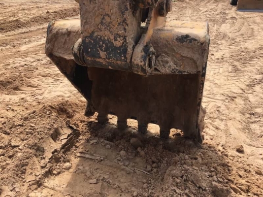 ขาย 1,485,000 บาท KOMATSU PC160-8 ทำงาน 9,077 ชม .  เครื่องดี ปั้มแรง โช่หนา เอวแน่น ไฟฟ้าครบ เอกสารเอินวอยท์   รถอยู่ จ.ร้อยเอ็ด โทร&amp;ไอดีไลน์ 0610710295