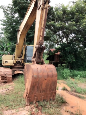 ขาย 665,000 บาท KOMATSU PC200-6 เครื่อง คามินท์ โช่หนา เอวแน่น ไฟฟ้าครบ แอร์เย็น เอกสารเล่มทะเบียนภาษีไม่ขาด  รถอยู่ จ.สกลนคร โทร&amp;ไอดีไลน์ 0610710295
