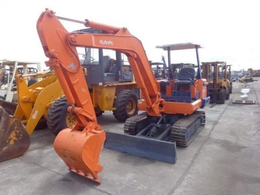 ขาย ยี่ห้อ : KUBOTA  แบบ : KX-033 (ขนาดPc35)  ราคา  290,000 บาท (ต่อรองได้คะ) รถเก่านอกแท้ 100\% มีเอกสารใบอินวอย รถไม่เคยใช่งานในไทย100\% สนใจติดต่อ : 099-907-9273 กิ๊ฟ กมลชนก