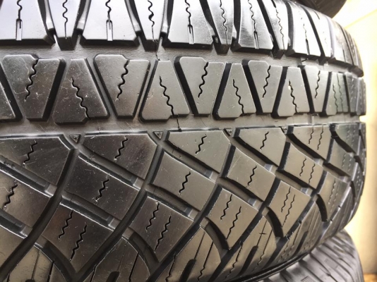 ขายยาง MICHELIN LATITUDE CROSS 255-70-15 ปี13 ดอกเต็ม สภาพสวย ไม่มีปะ ไม่มีตำหนิ (ไซด์หายาก) ชุดละ 6,500 บาท