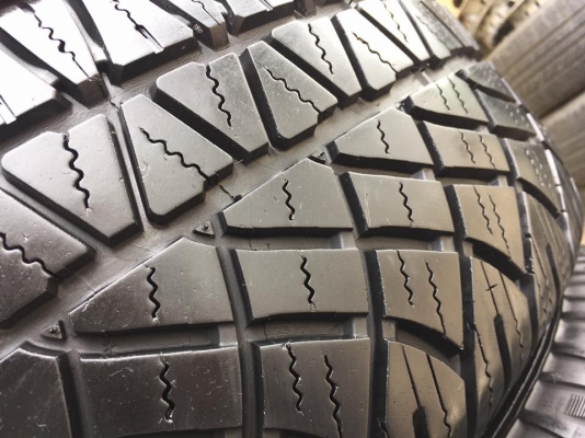 ขายยาง MICHELIN LATITUDE CROSS 255-70-15 ปี13 ดอกเต็ม สภาพสวย ไม่มีปะ ไม่มีตำหนิ (ไซด์หายาก) ชุดละ 6,500 บาท