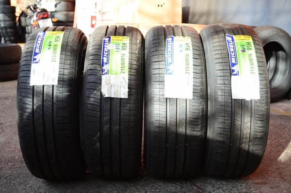 MICHELIN XM2 215/60R16 เส้นละ 3,500 บาท