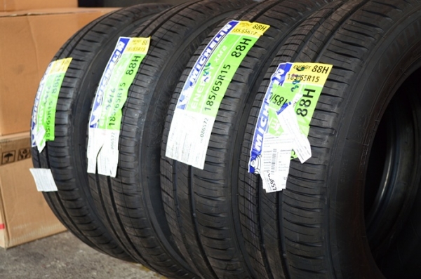 MICHELIN XM2 185/65R15 เส้นละ 2,500 บาท MICHELIN XM2 185/65R15 เส้นละ 2,500 บาท