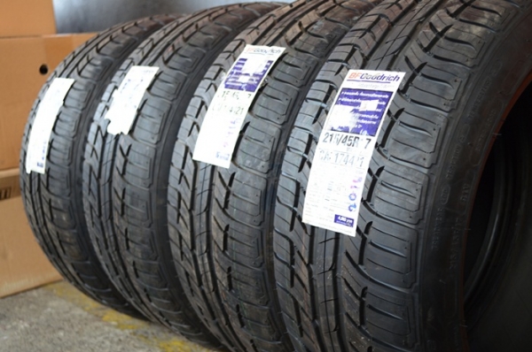 BFGOODRICH ADVANTAGE T/A 215/45R17 เส้นละ 2,500 บาท BFGOODRICH ADVANTAGE T/A 215/45R17 เส้นละ 2,500 บาท