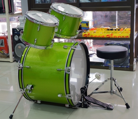 โปรโมชั่น-กลองชุด ตัวใหญ่ Overdrive สีเขียวอ่อน ขอบเคลือบโครเมี่ยม ของใหม่ ครบชุด พร้อมเก้าอี้นั่ง ไม้ เล่นได้เลย