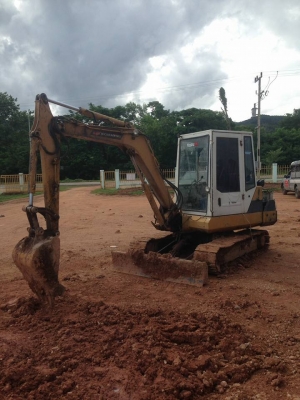 ต้องการขายรถขุด KOMATSU PC 40 - รุ่น 6  รถพร้อมใช้งาน
