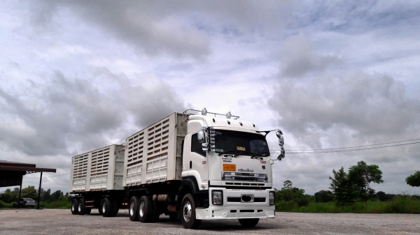 ขายครับ ISUZU 360 แรงม้าปี 56ปลายปี แม่+ลูกดั้ม เกษตรรถสวยพร้อมใช้งาน ยาง80\% ทุกเส้นครับ