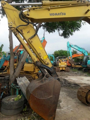 ขายKOMATSU PC60-6  เก่าญี่ปุ่นแท้  มีลายแย๊ก  5,XXX  ชั่วโมง  ลองระบบกันได้ทุกวัน โทร  089-3818694  ดวงนภา