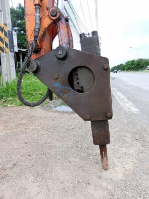 รถขุด ยี่ห้อ : KUBOTA  แบบ : KX-024(ขนาดPC25)หัวกระแทก+บุ้งกี้1ใบ  รถเก่านอกญี่ปุ่น100\% ไม่เคยใช้งานในไทย มีเอกสารใบอินวอย ** ราคา 285,000 บาท ต่อรองได้คะ ** สนใจติดต่อ-สอบถามได้ตลอดเวลานะคะ     โทร : 099-907-9273 กิ๊ฟ กมลชนก     โทร : 099-907-3356 ช่างบั