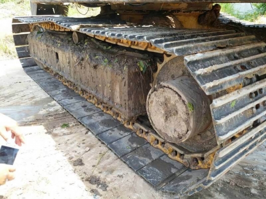 ขาย 275,000 บาท KOMATSU PC 100-3 เครื่องดี ปั้มแรง โซ่ใหม่ เอวแน่น ไฟฟ้าครบ เอกสารแจ้งจำหน่าย  รถอยู่ จ.ร้อยเอ็ด โทร&amp;ไอดีไลน์ 0610710295